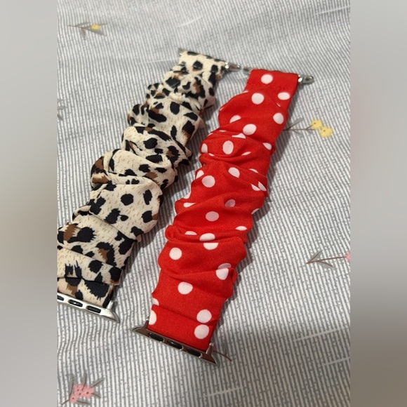 NWOT Apple Watch Series 9 Scrunchie Band - Picture 3 of 3